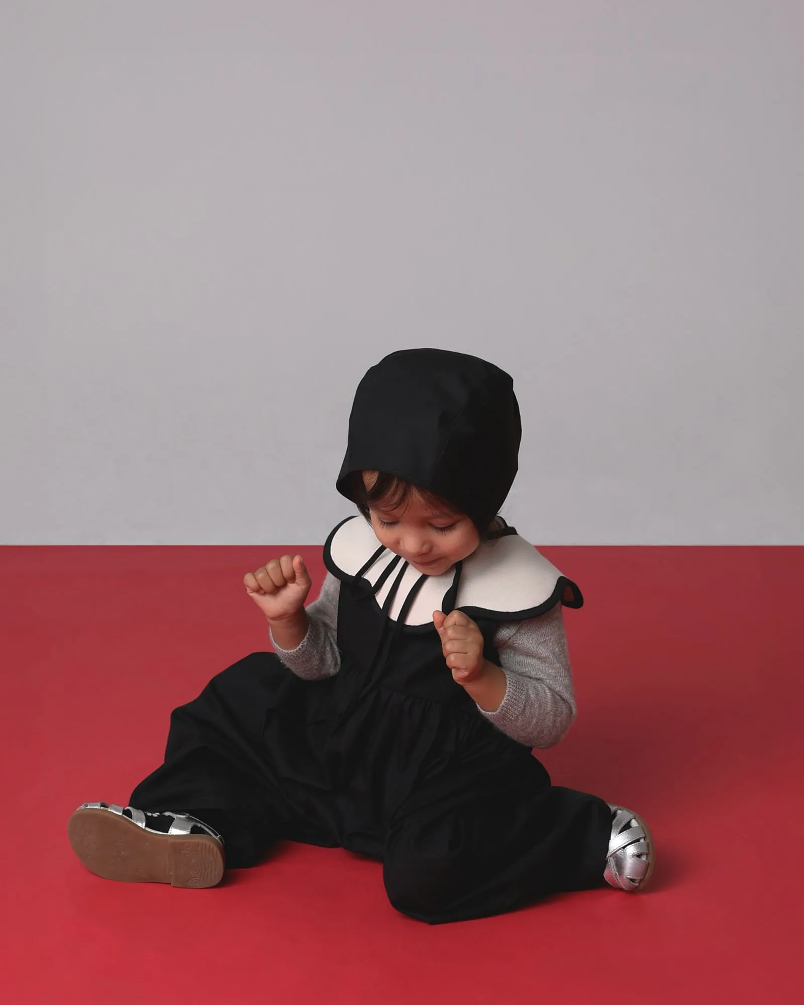 360-Daisy Bib in Ecru/Black