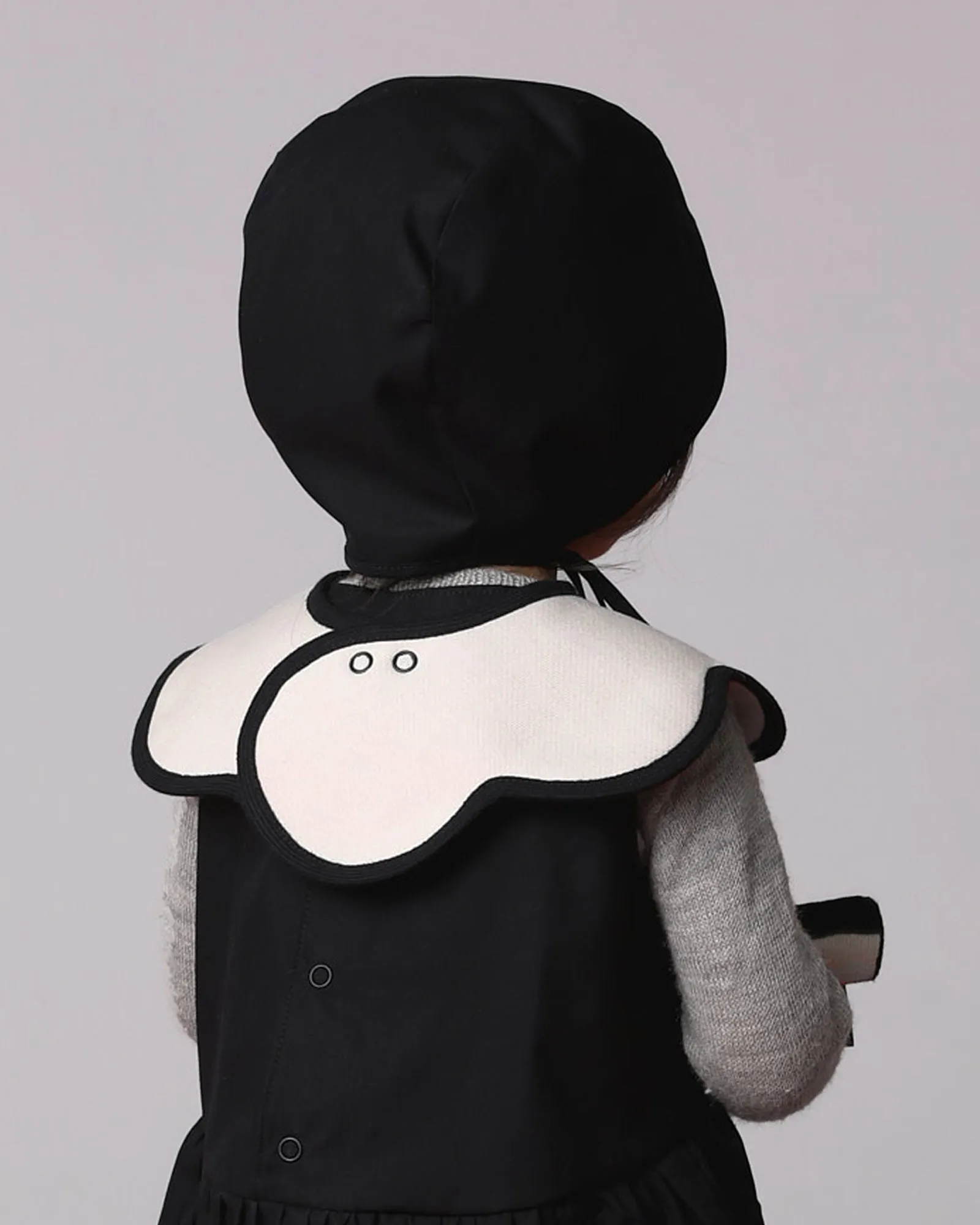 360-Daisy Bib in Ecru/Black