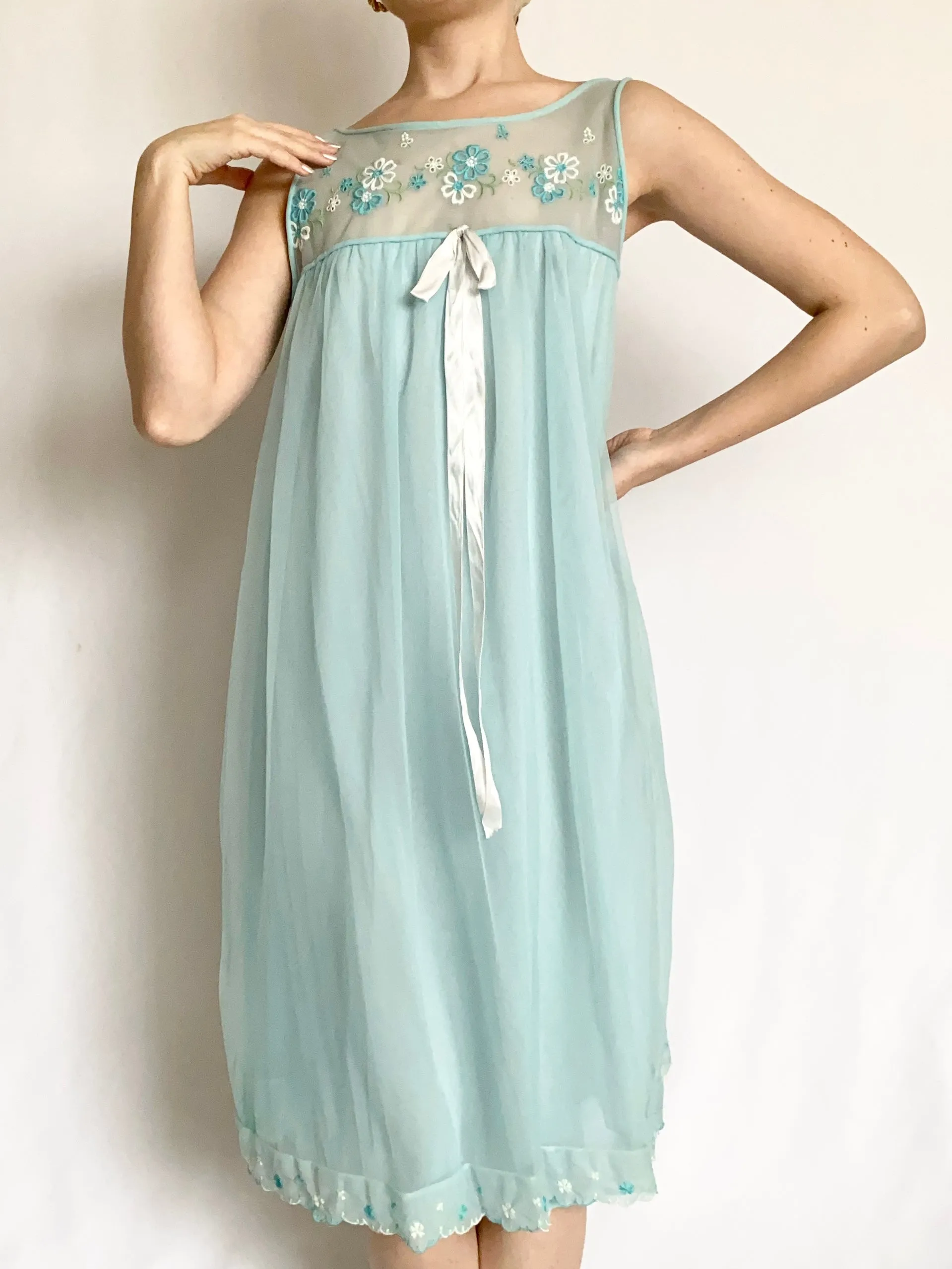 Blue 1960s Groovy Flower Peignoir and Nightgown Set (S)